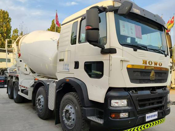 豪沃375；搅拌车