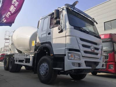 豪沃375；搅拌车